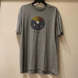 Vuori gray graphic-tee, size XL